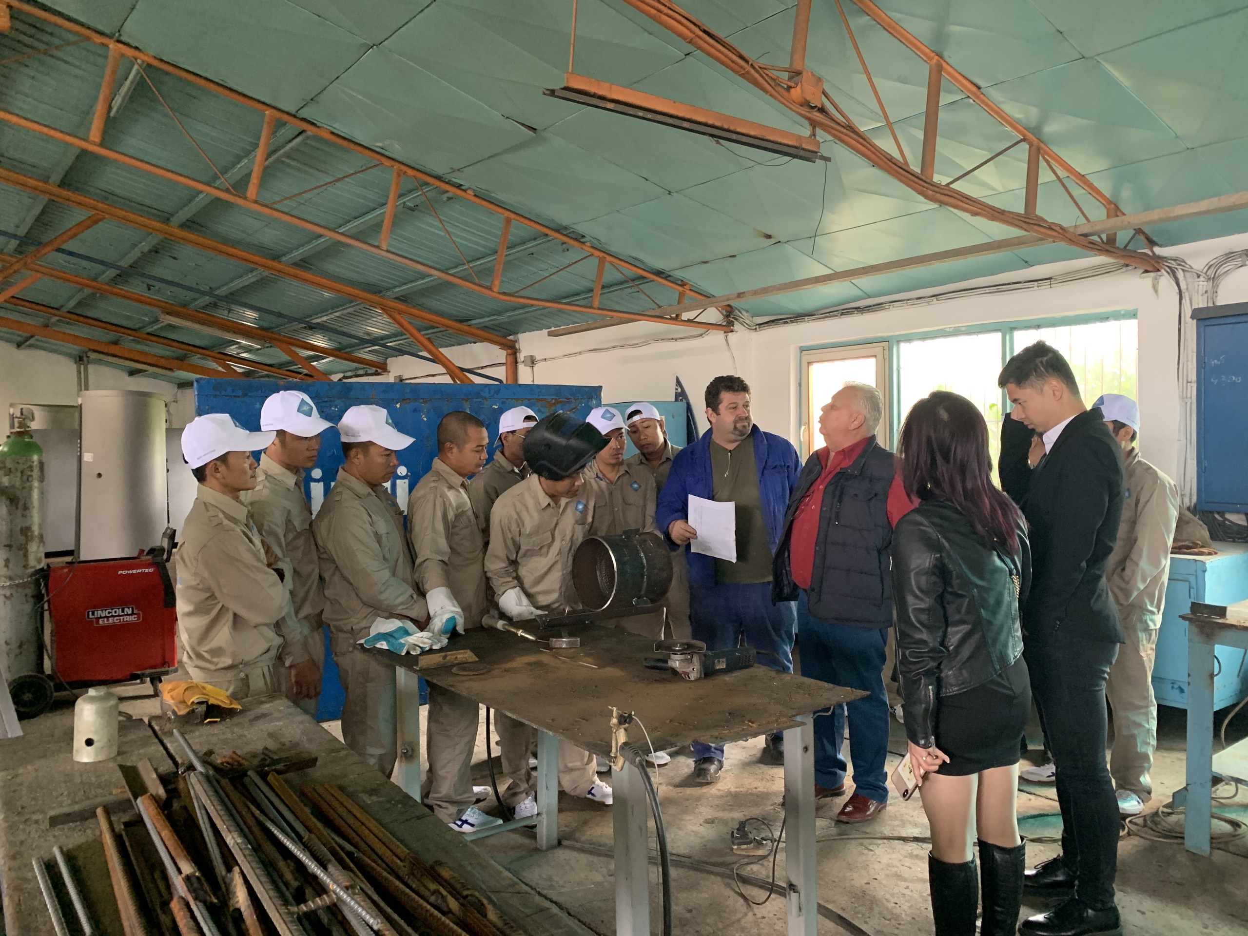 TỔNG HỢP HÌNH ẢNH TRONG NGÀY LÀM VIỆC ĐẦU TIÊN CỦA CÁC BẠN LAO ĐỘNG VIỆT NAM TẠI TẬP ĐOÀN XÂY DỰNG RUMANI.
